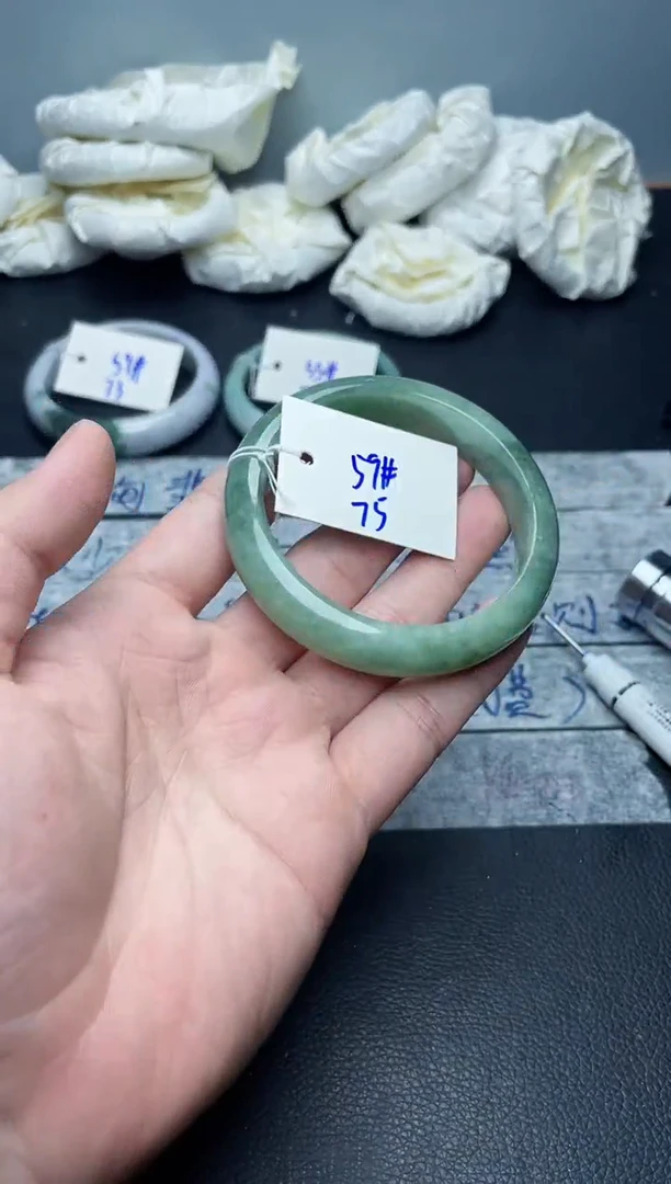 未镶嵌手镯翡翠75