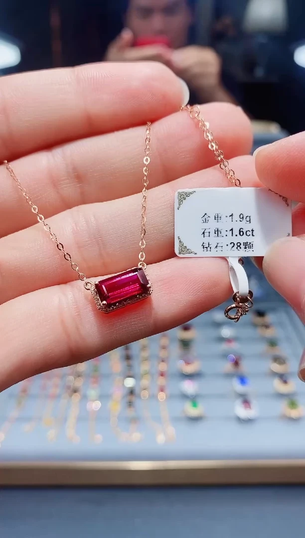 18K金镶嵌颈饰碧玺1.6..