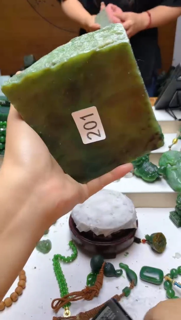 未镶嵌和田玉（碧玉）珠宝半成品1