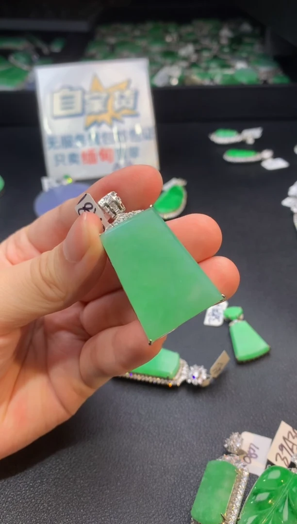 翡翠银S925镶嵌颈饰翡翠