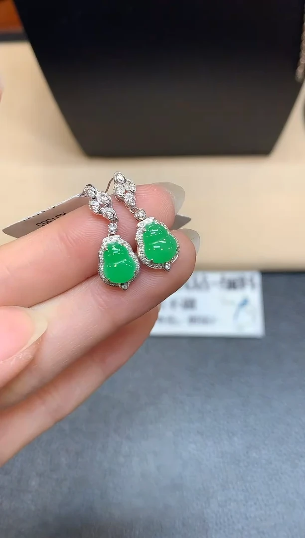 18K金镶嵌翡翠耳饰葫芦【无服务费