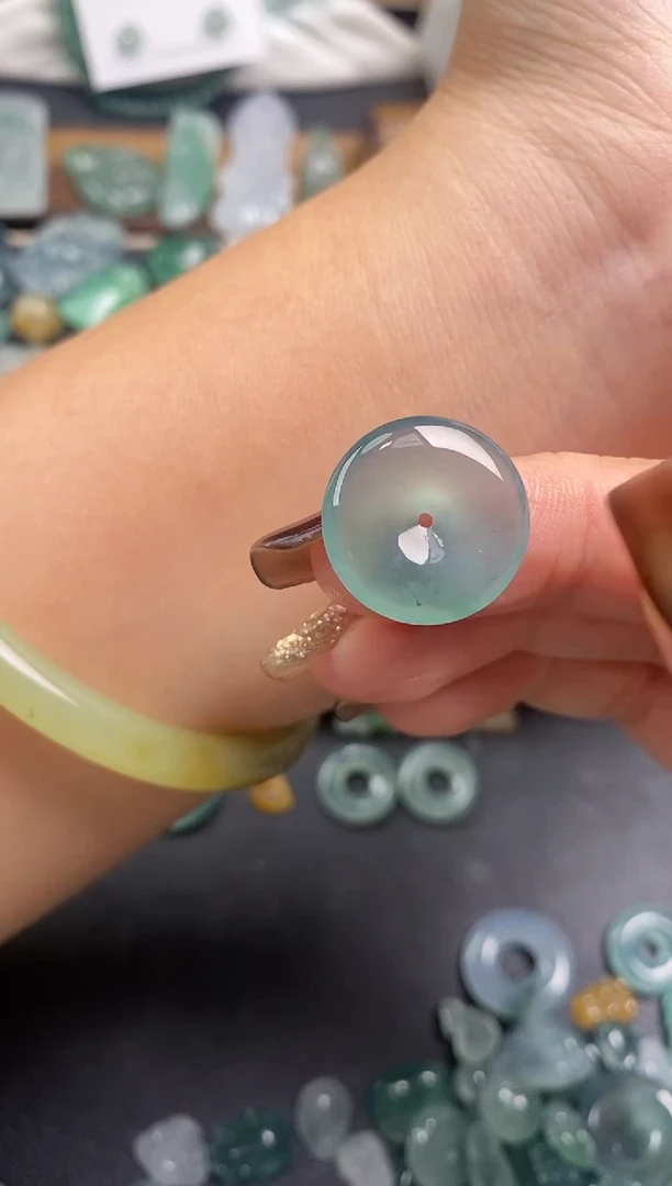 颈饰未镶嵌翡翠平安扣