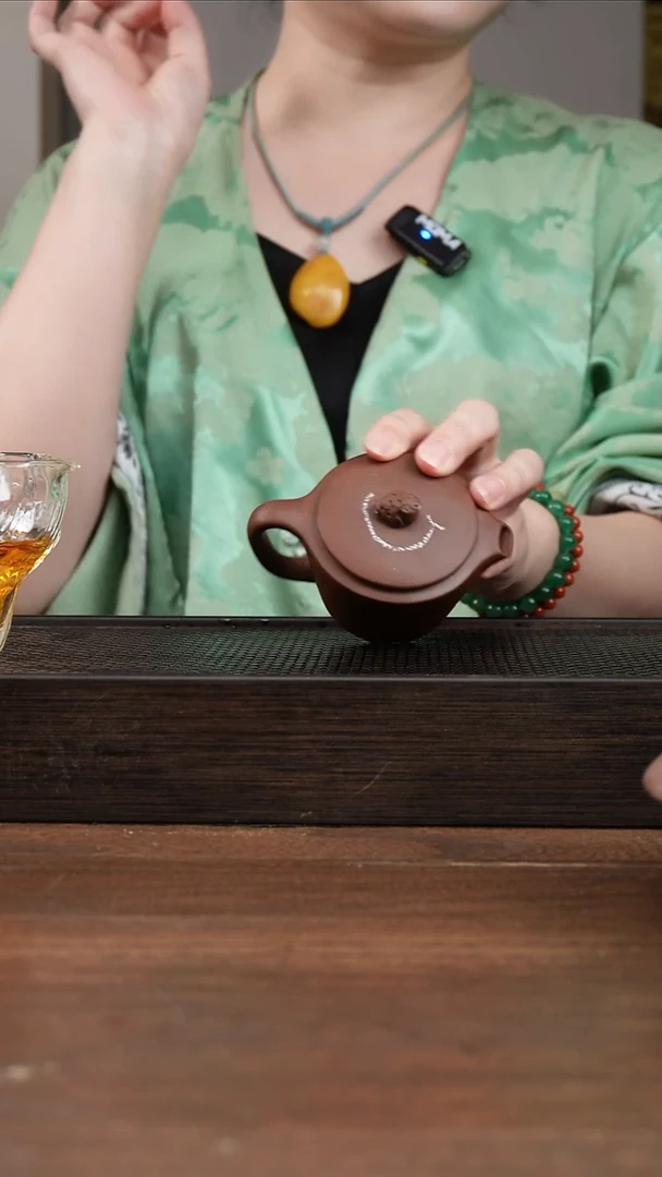 茶壶紫砂紫泥金蟾小汉瓦       100CC    微瑕