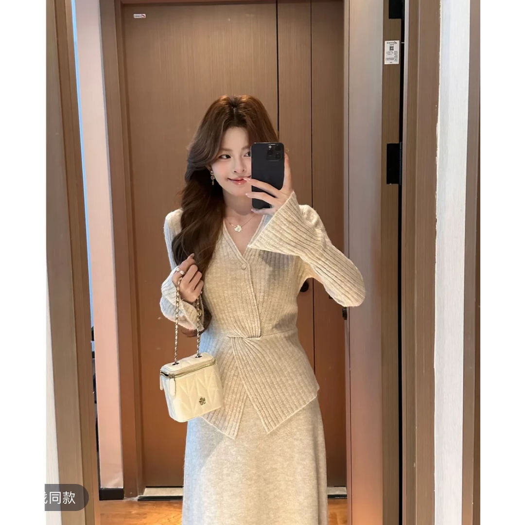 甜美风套装显瘦时尚套装森系长袖修身收腰秋冬时尚女包臀半身裙