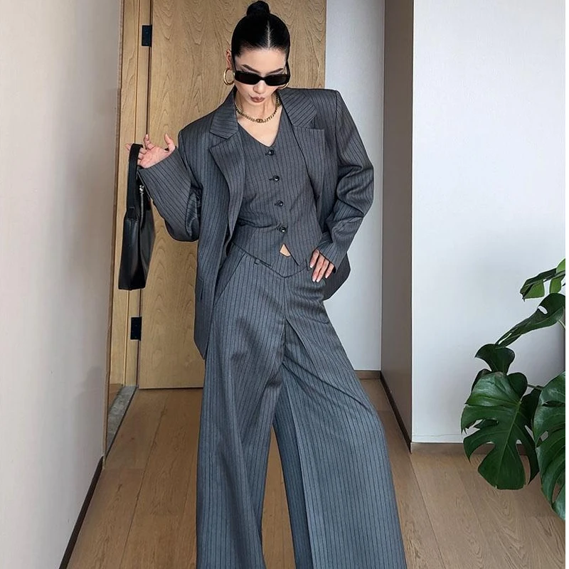 淡人高知老钱风穿搭西装套装女秋冬休闲气质外套马甲阔腿裤三件套