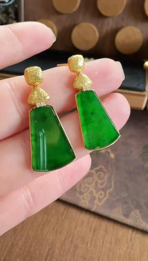 翡翠18K金镶嵌耳饰耳饰