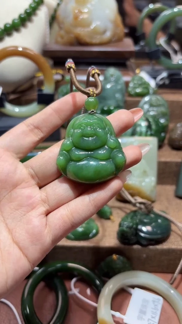 颈饰未镶嵌和田玉（碧玉）1