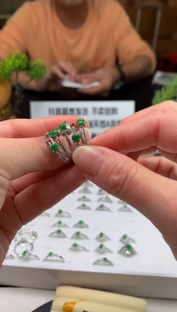 未镶嵌戒指翡翠---121903多样性发其一