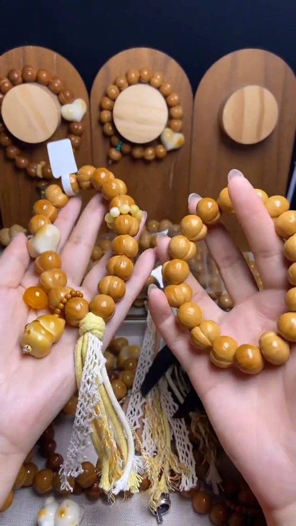 手串猴头核桃?****?全品聚宝盆爱心隔片黄跑环手持奶油风