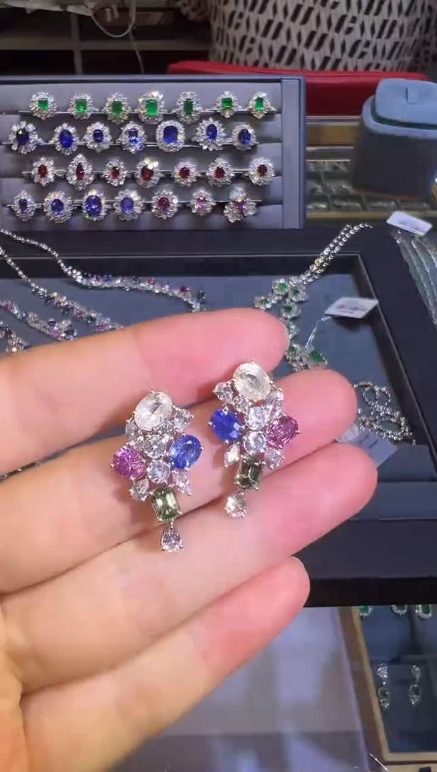 彩色蓝宝石耳钉18K金镶嵌耳钉