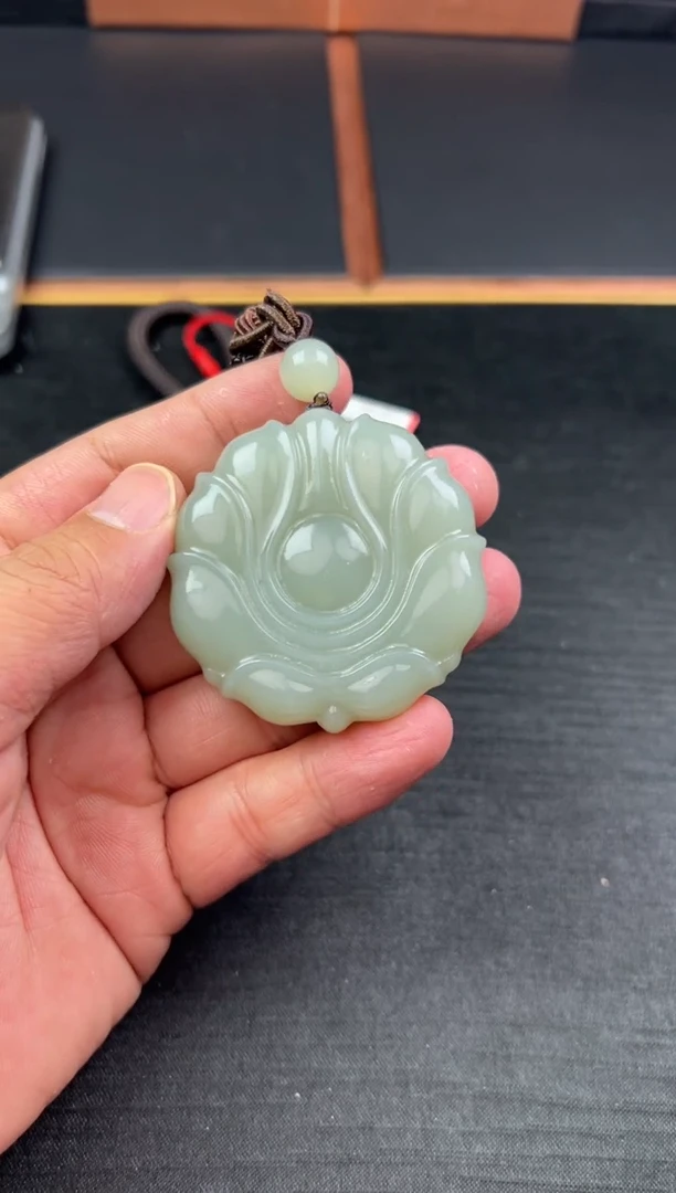 【闪购商品】和田玉把件未镶嵌且末微色差近矿