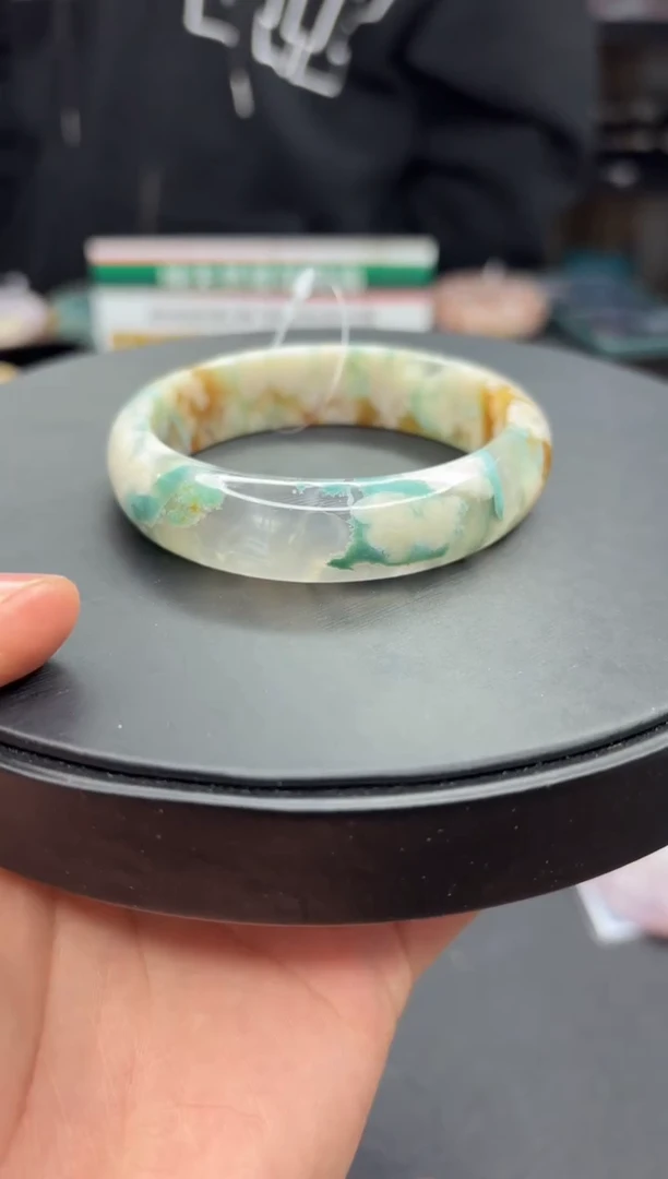 【闪购商品】石英质玉手镯未镶嵌605（59圈）