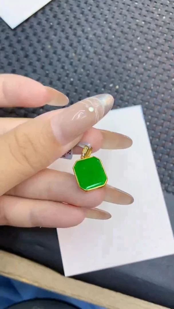 颈饰未镶嵌翡翠1