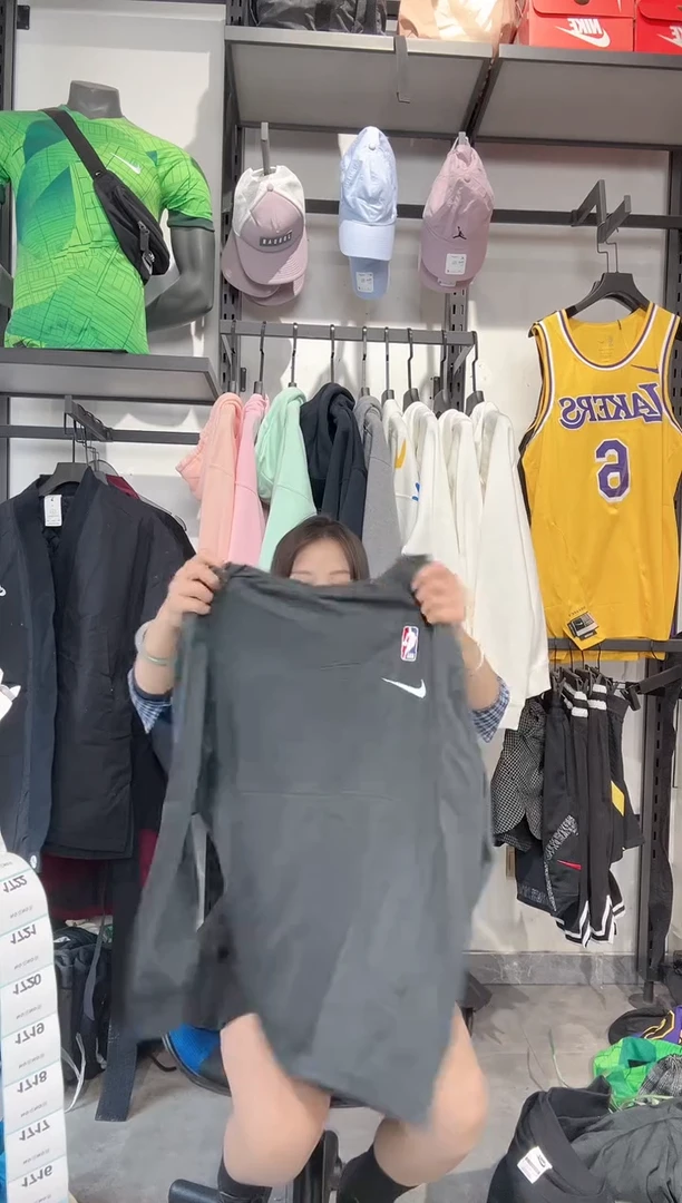 1716    编码 瑕疵款直播间过款为准 尺码