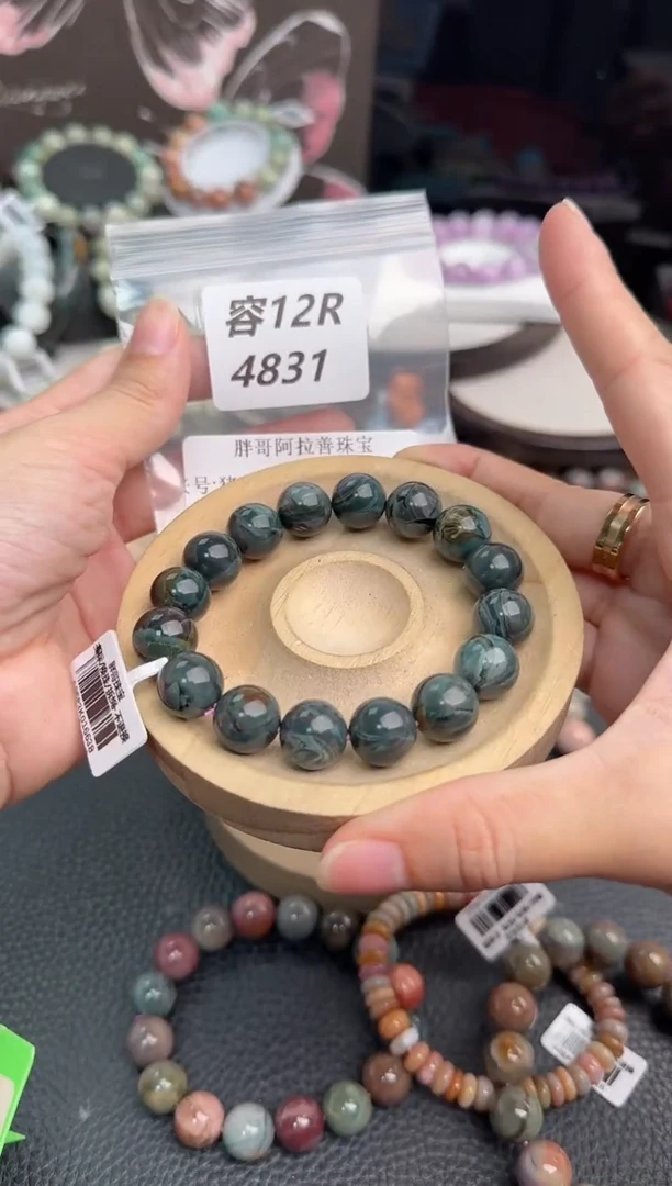 未镶嵌手链石英质玉猪**?12R4831