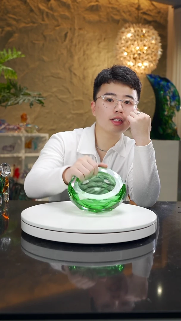 手工艺品琉璃祖母绿切面烟灰缸
