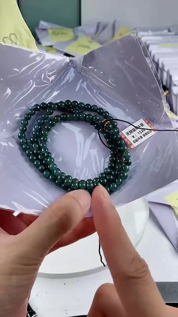 翡翠未镶嵌颈饰