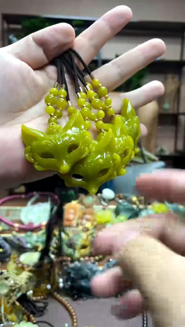 未镶嵌岫玉吊坠多样性发货发其中之一