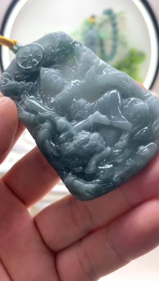 翡翠未镶嵌颈饰文殊