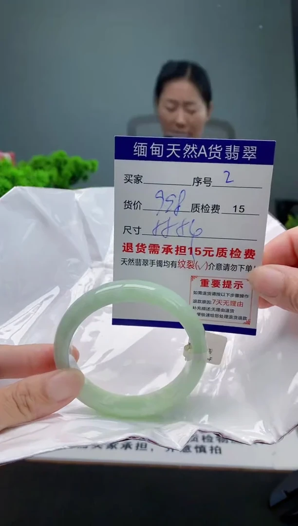 翡翠手镯未镶嵌2缅甸天然A货翡翠需包容瑕疵，介意慎拍