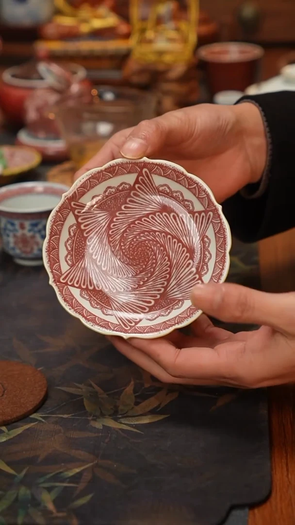 贵红窑釉里红如意碟