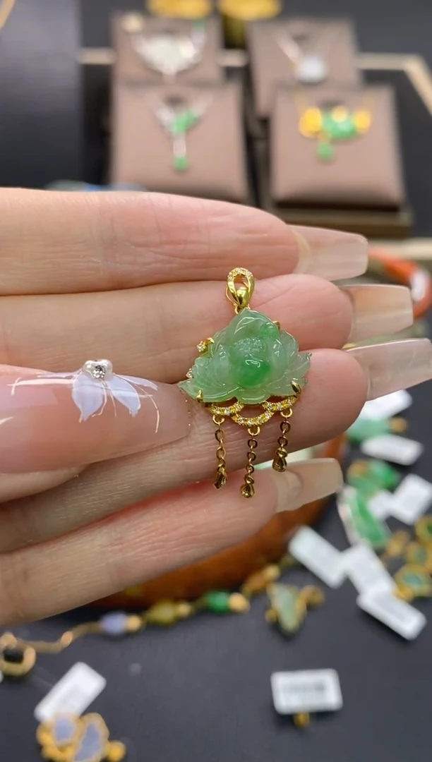 【闪购商品】翡翠颈饰18K金镶嵌净货15941