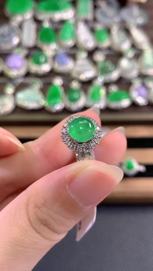 18K金镶嵌戒指翡翠春日珠宝 C99