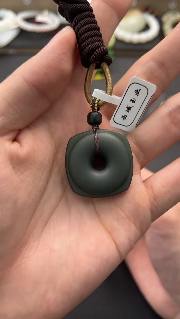 未镶嵌手串和田玉和田黑青方扣微色差