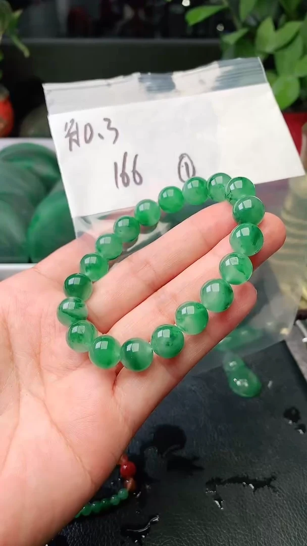 定制石英质玉（非洲翠）手串