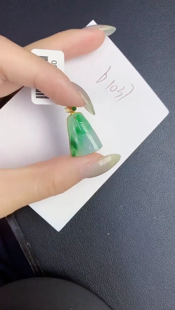 翡翠18K金镶嵌颈饰缅甸天然翡翠A货