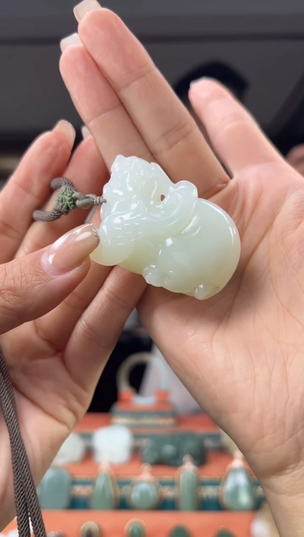 颈饰未镶嵌和田玉佩佩