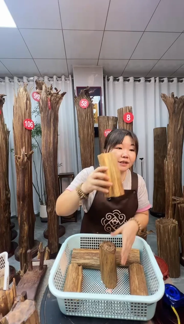 沉香碎屑沉香沉香原料摆件工艺品一百以上带底座