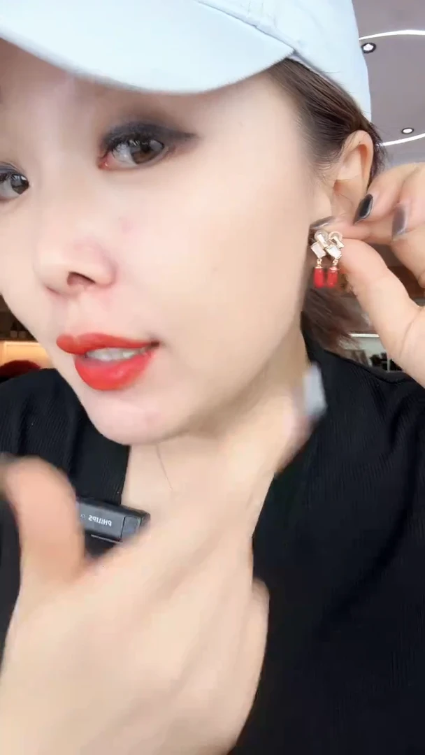 小贝贝 中国红耳钉