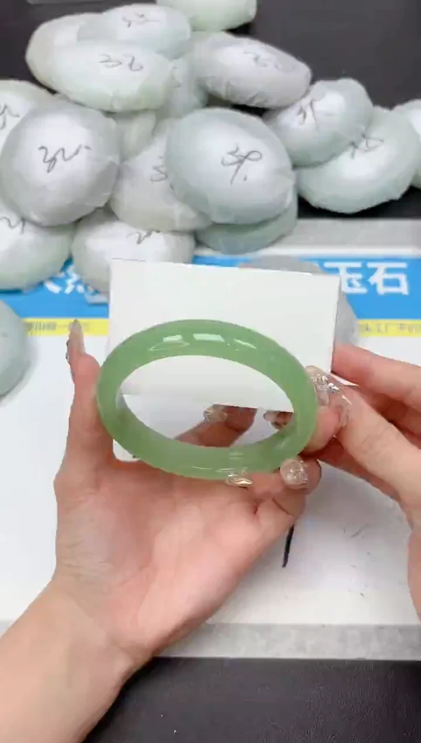 未镶嵌手镯石英质玉258-65.4