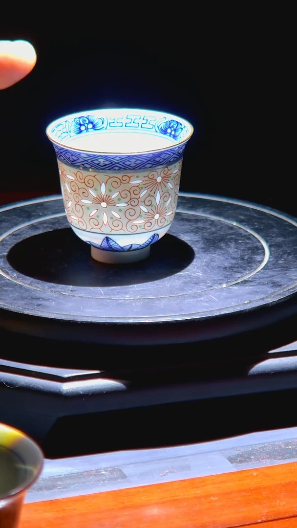 央博交流瓷器玲珑青花描金加彩主人杯
