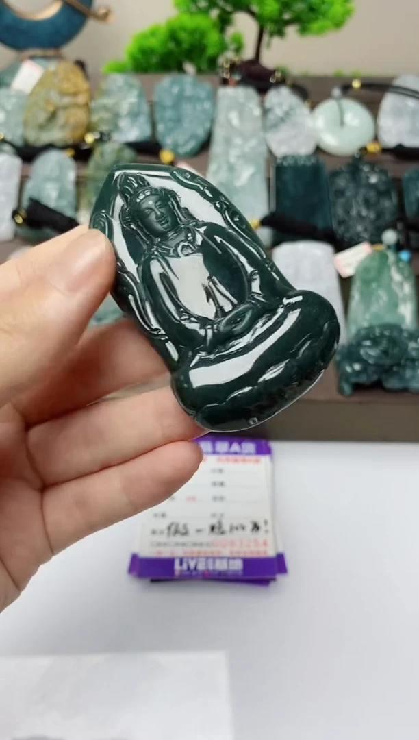 翡翠未镶嵌颈饰