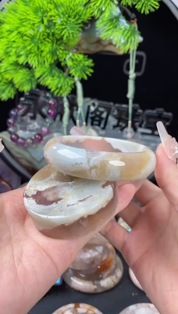 石英质玉手镯（圆镯）未镶嵌59