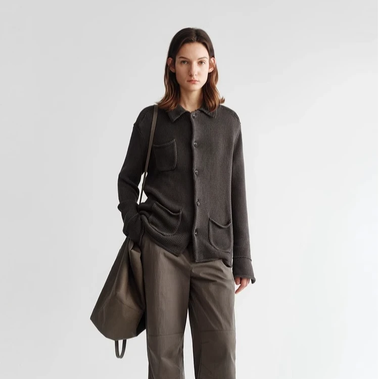 【茉舍】专属 北欧文艺风多袋基础休闲针织开衫女FN24313508-790