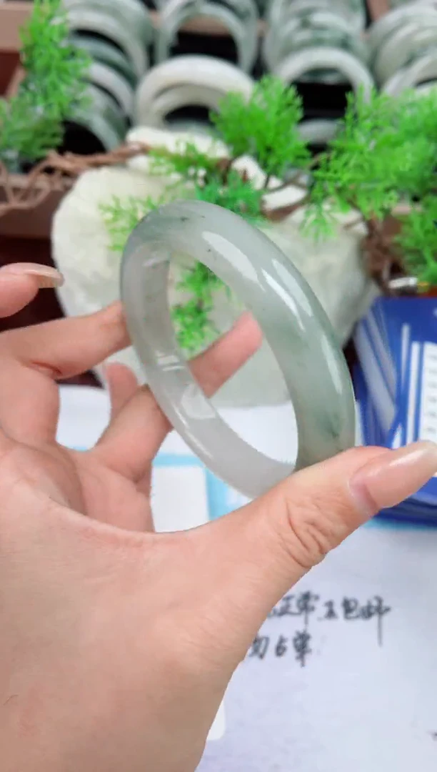 【闪购商品】石英质玉手镯未镶嵌256