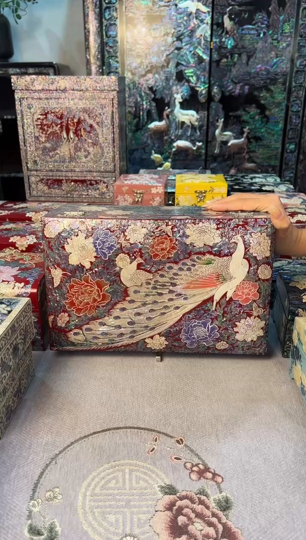 红底全满螺·弘贝雅螺钿漆器文化馆