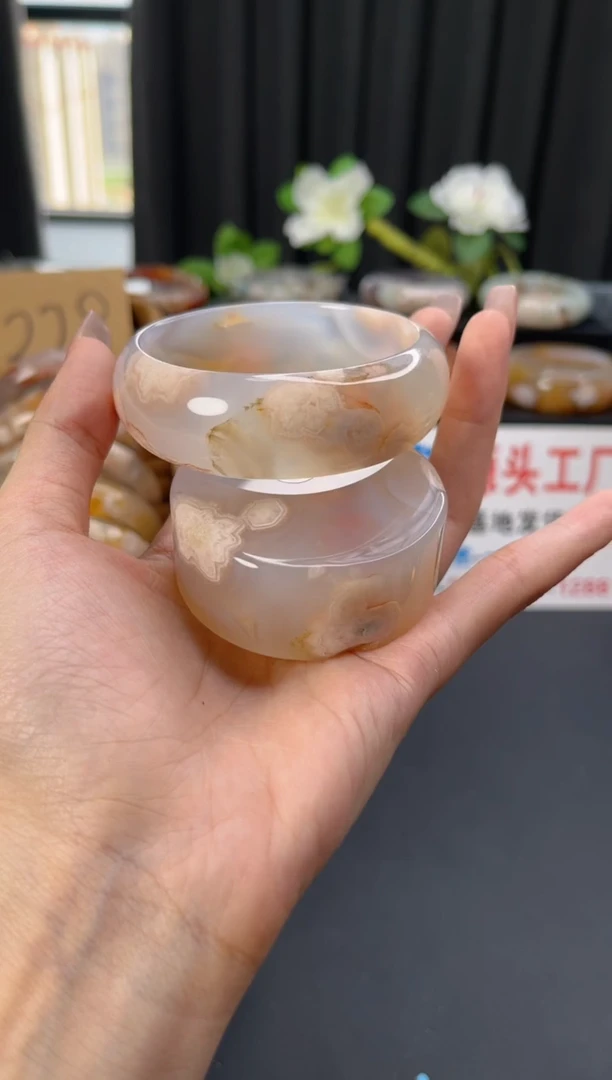 未镶嵌手镯石英质玉赠送镯心（57圈口）