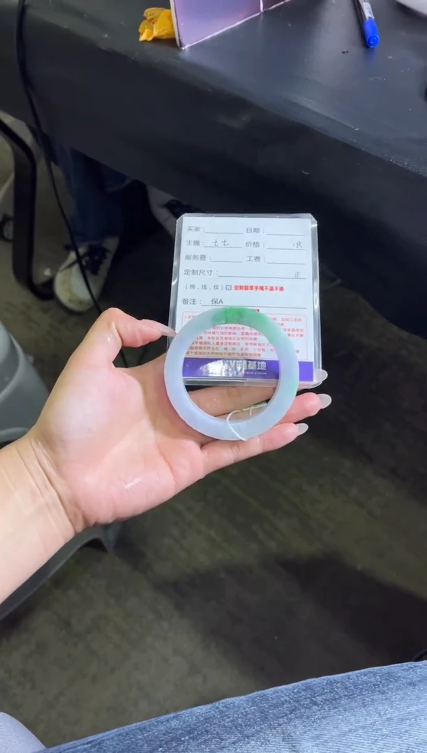 未镶嵌手镯定制翡翠我****⁶定制手镯不退不换