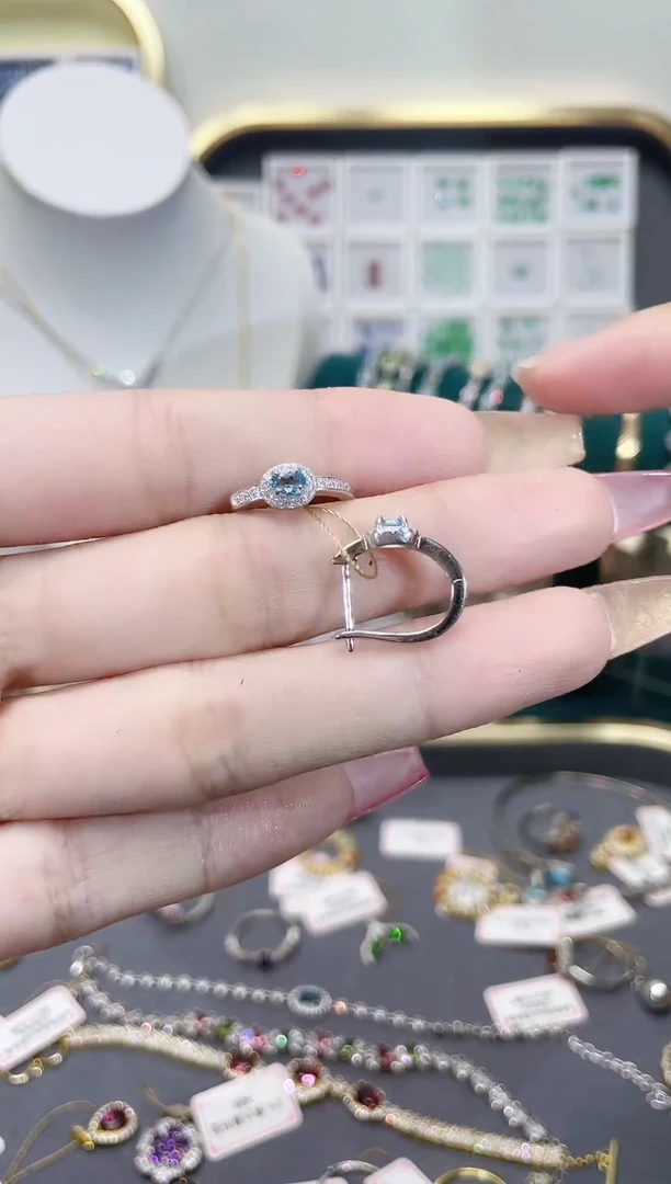 银S925镶嵌耳饰托帕石天然宝石