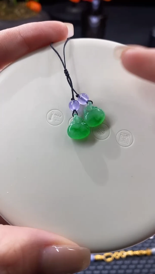 未镶嵌散珠翡翠一对