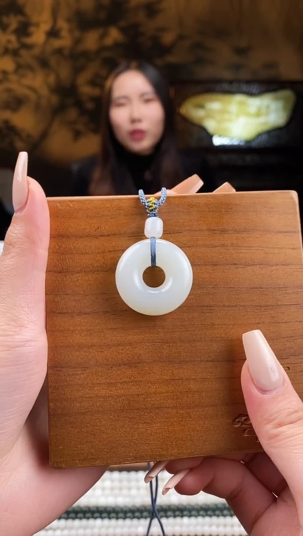 颈饰未镶嵌和田玉平安扣