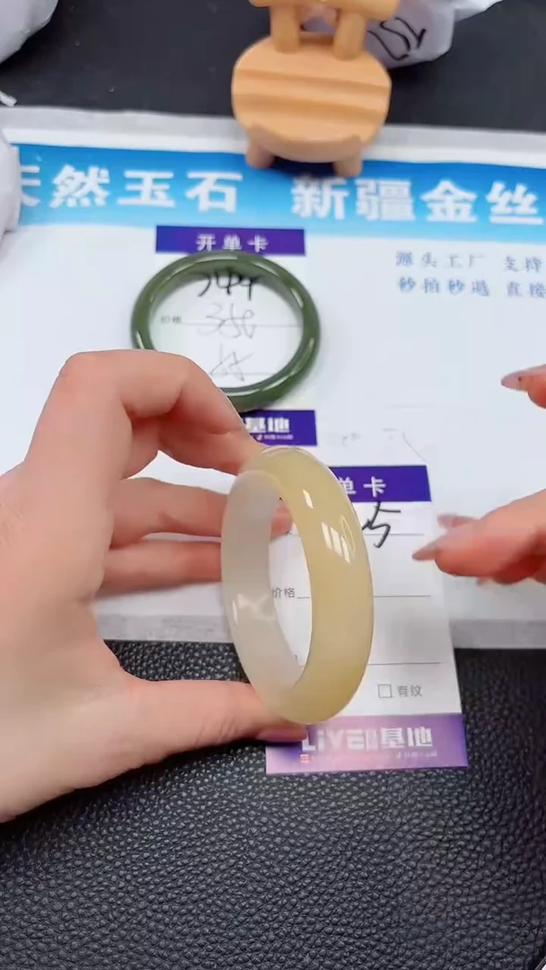 【闪购商品】石英质玉手镯未镶嵌345