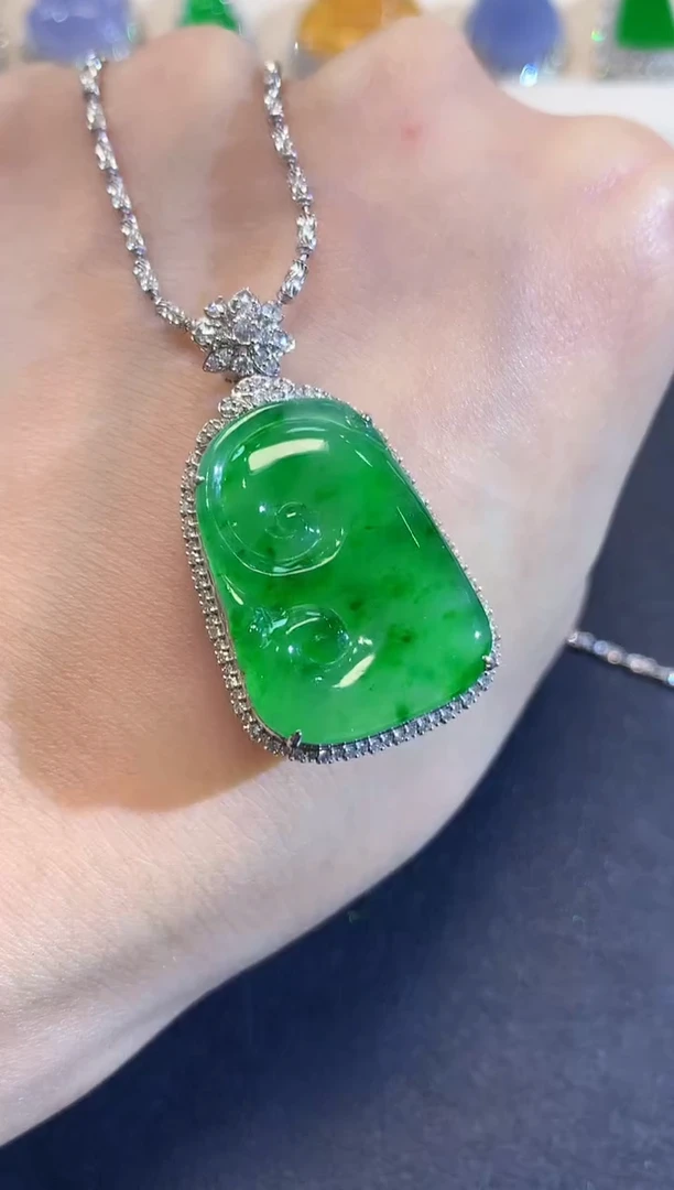 吊坠(不含链)18K金镶嵌翡翠A10 多样性发货一件