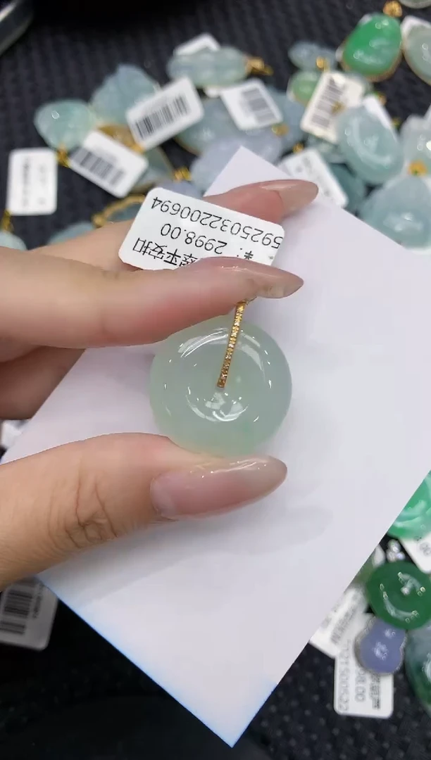 翡翠18K金镶嵌颈饰111111111