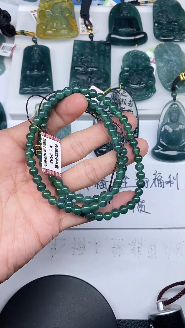 颈饰未镶嵌翡翠