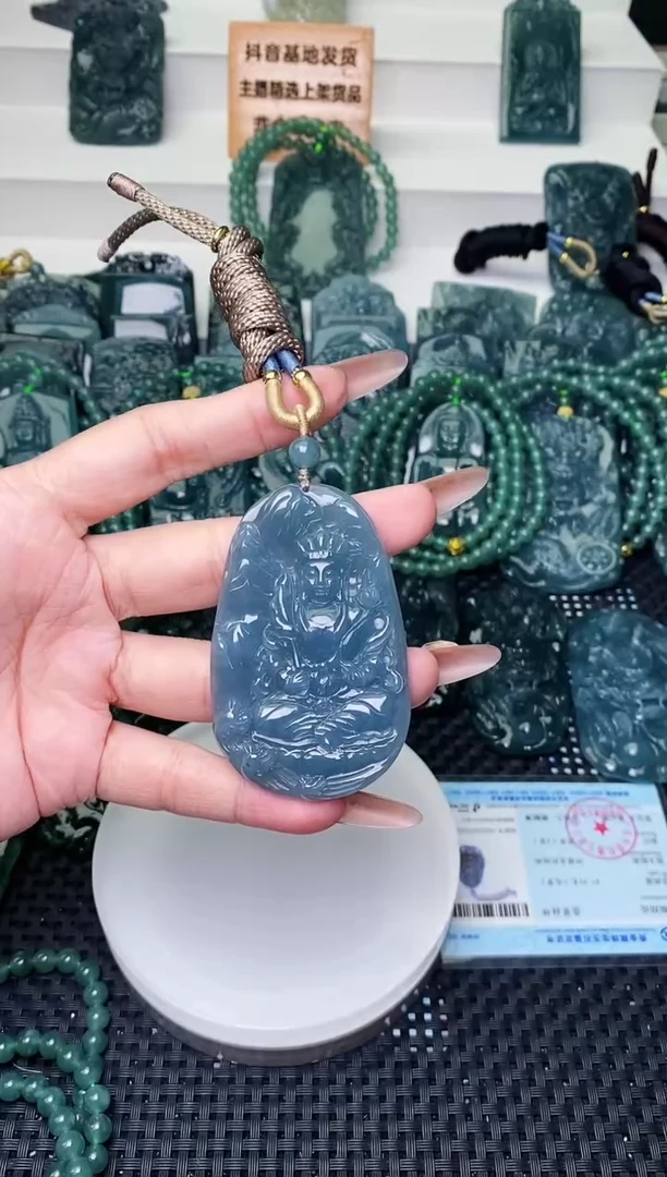 颈饰未镶嵌翡翠